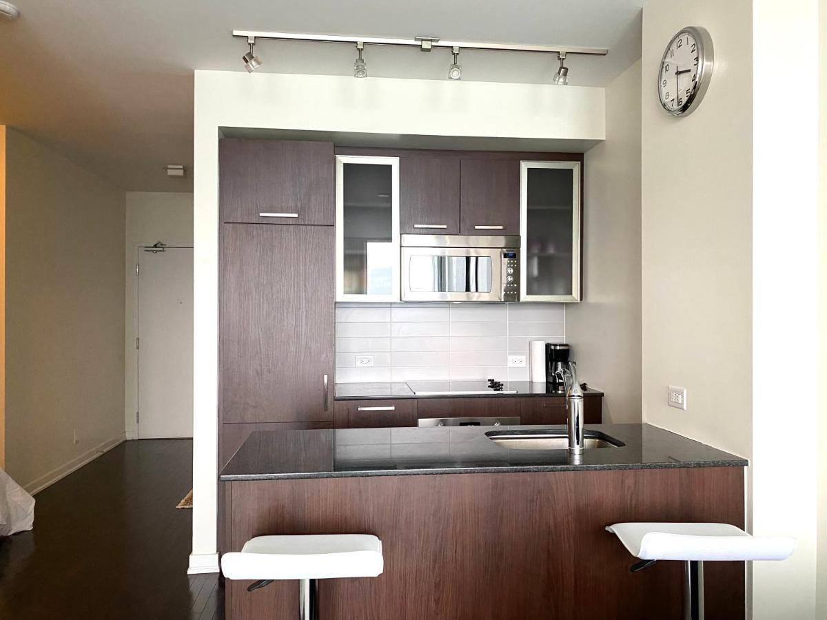 Cozy 2 Bedroom Free Parking Downtown Toronto 1Min Scotiabank Arena Tff Cn Tower Rogers Centre Union Station Luaran gambar